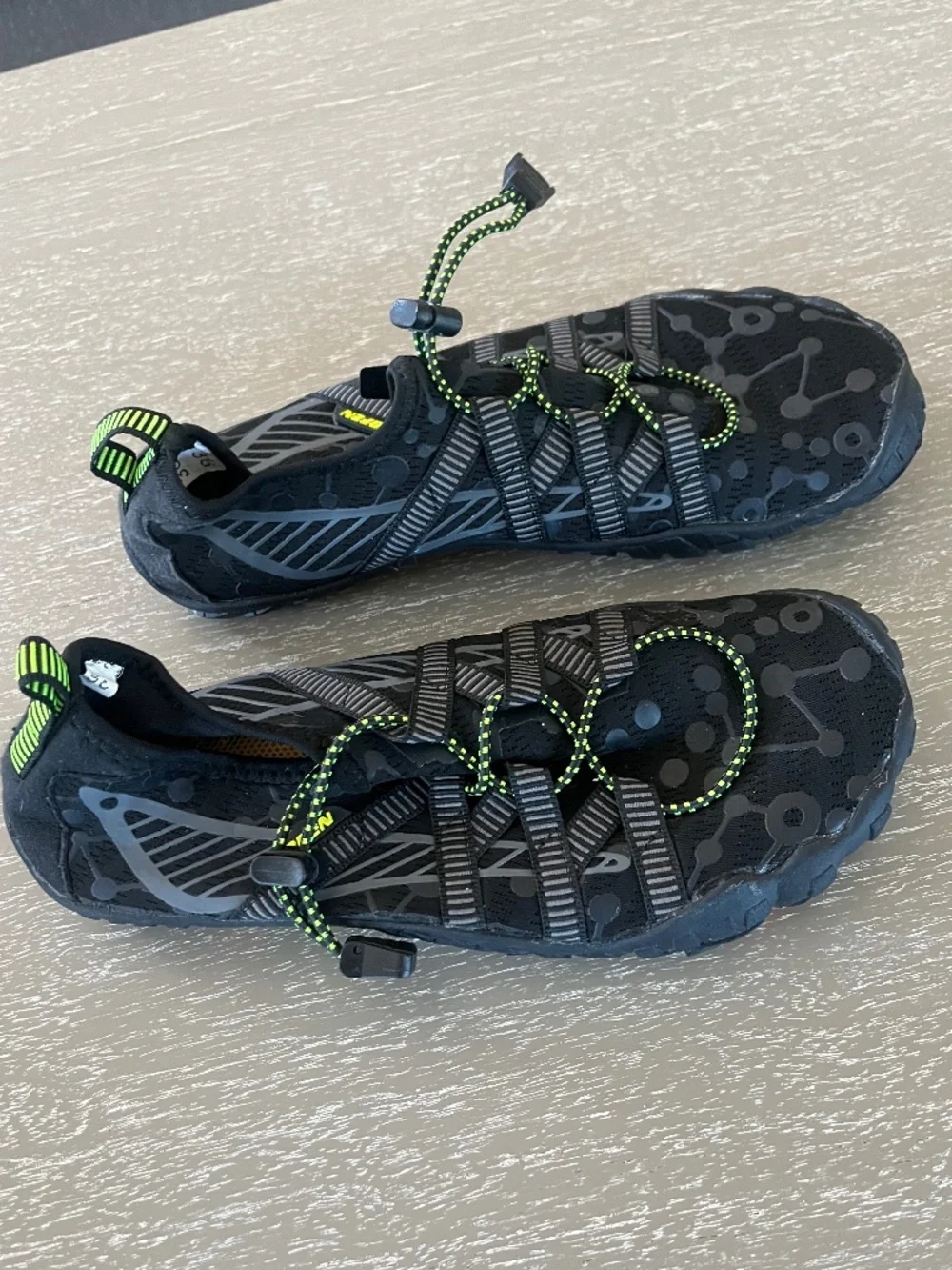 UBFEN Kids Water Shoes for Boys Girls Quick-Dry Swim Aqua Socks Size 36/ 5